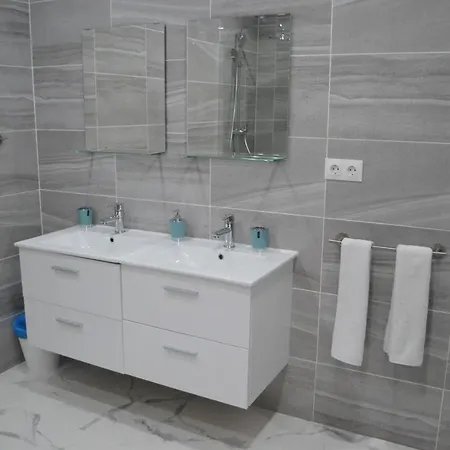 Genius Apartment *